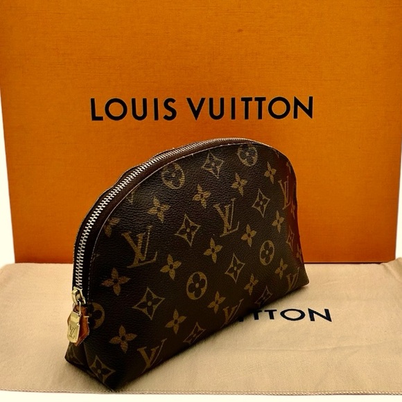 LOUIS VUITTON Monogram Cosmetic Pouch GM - Picture 5 of 11